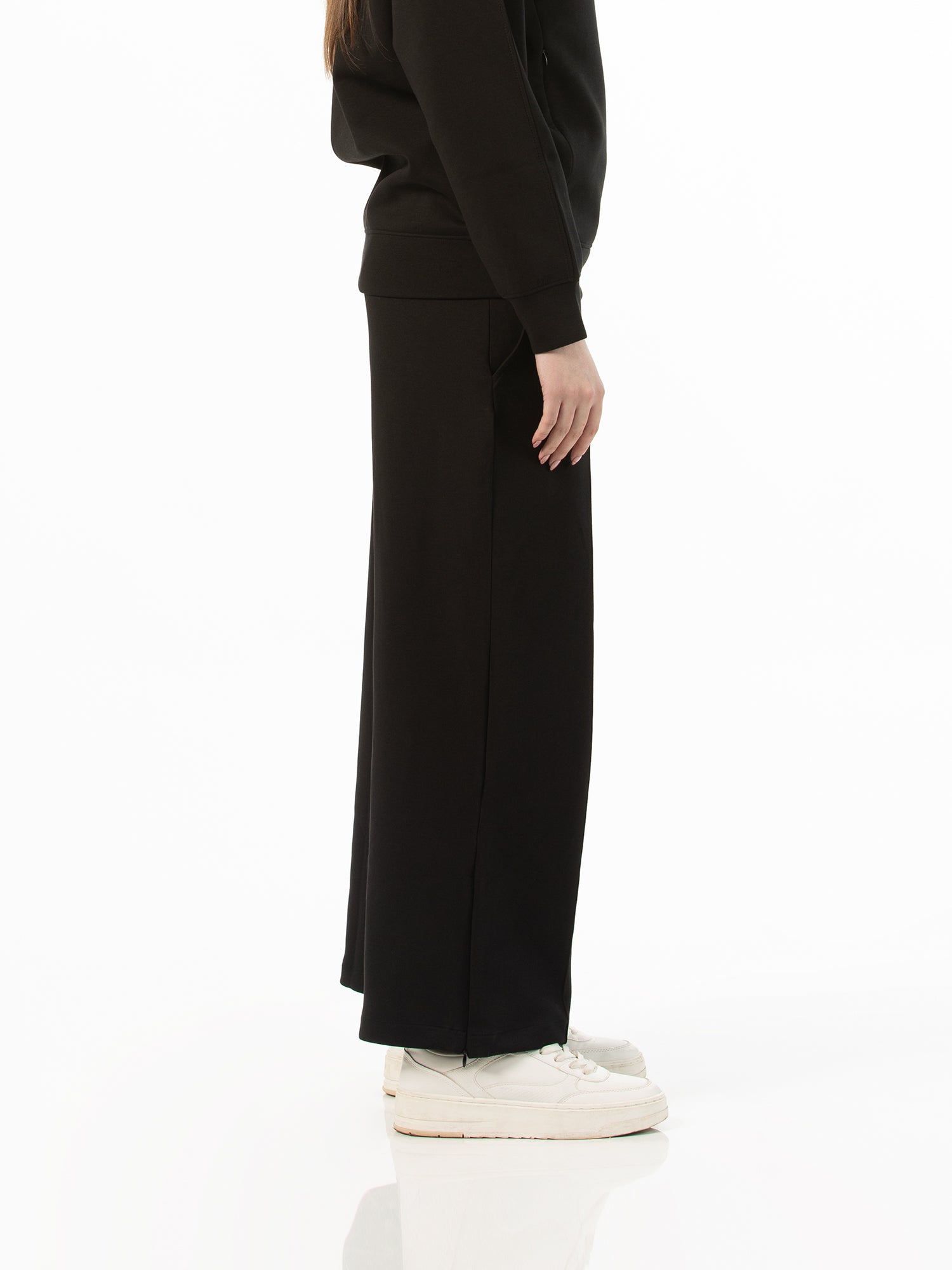 Wide-leg pants