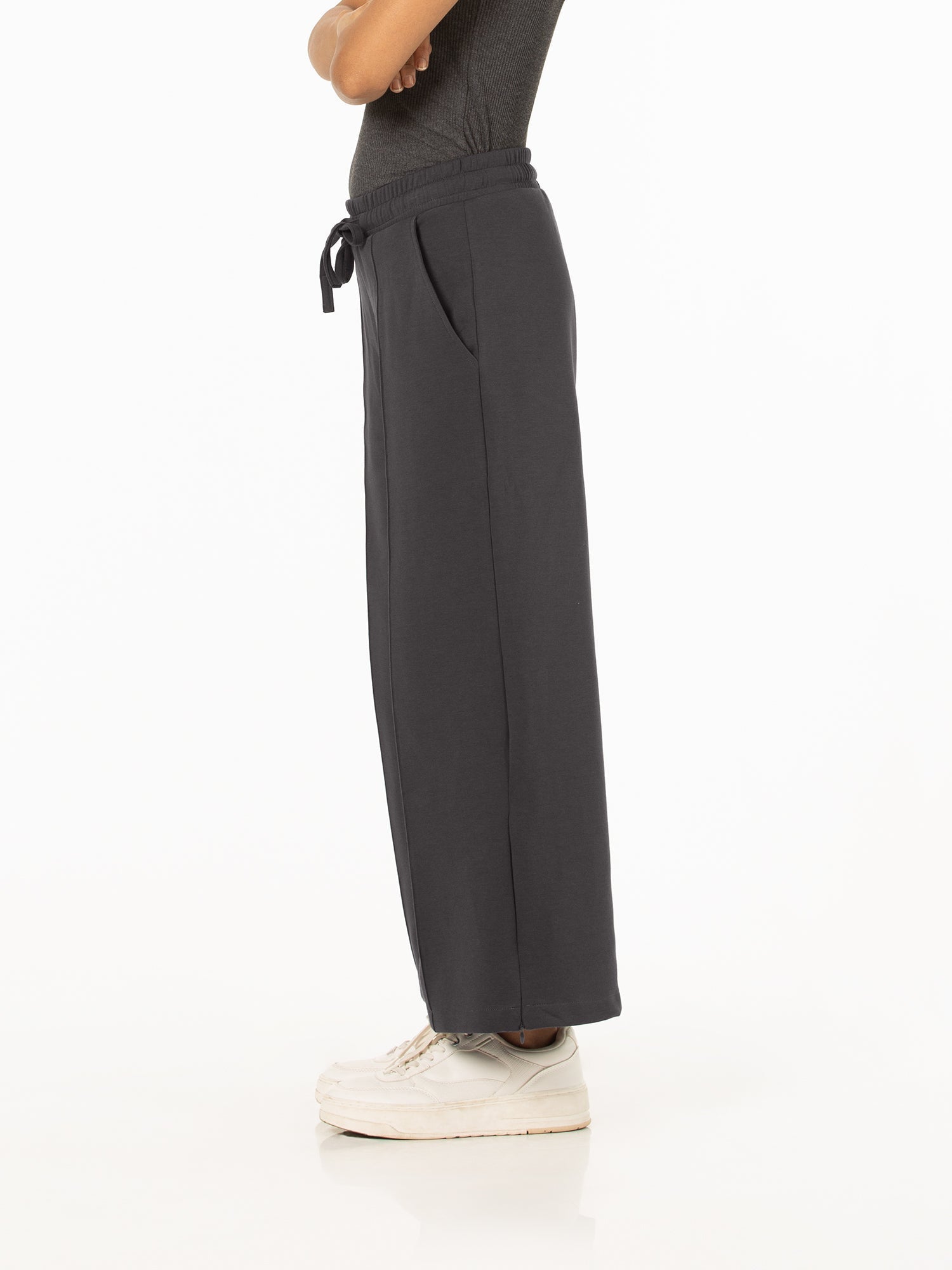 Wide-leg pants