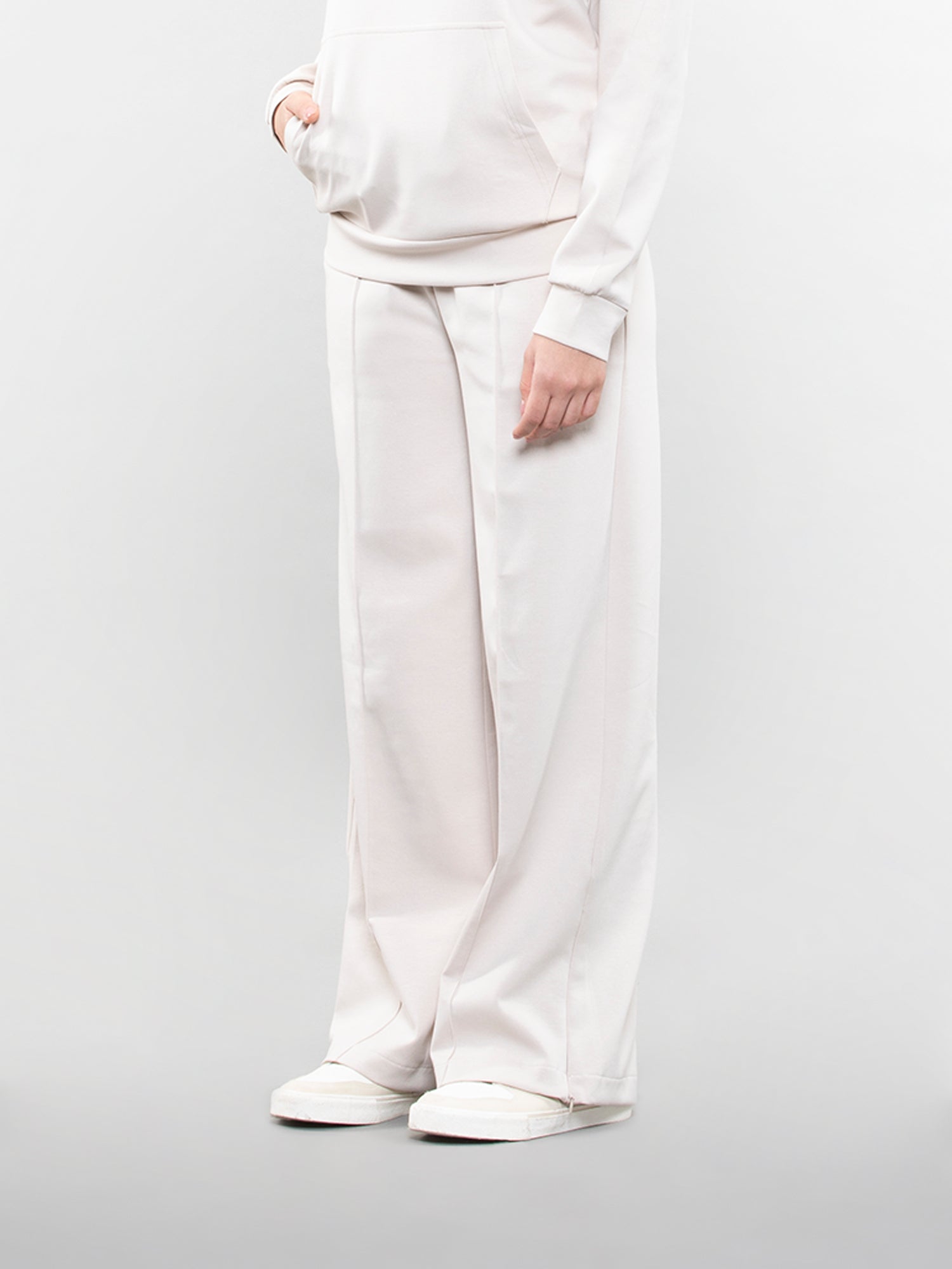 Wide-leg pants