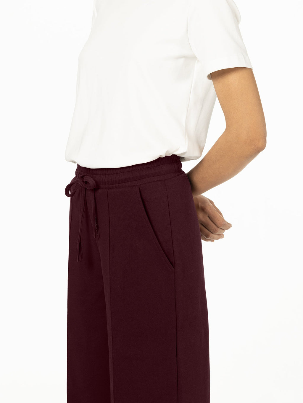 Wide-leg pants