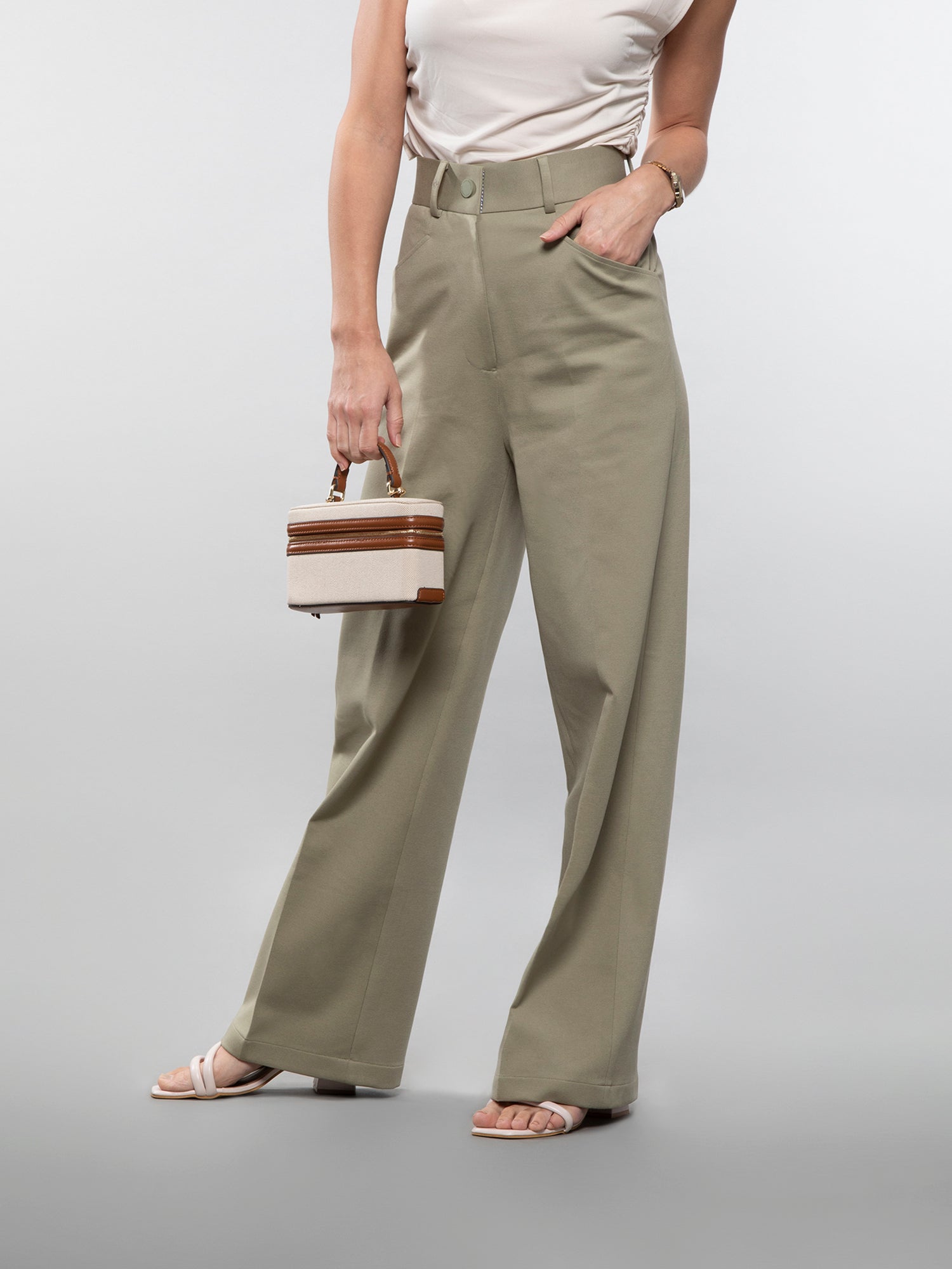 Wide-leg trouser